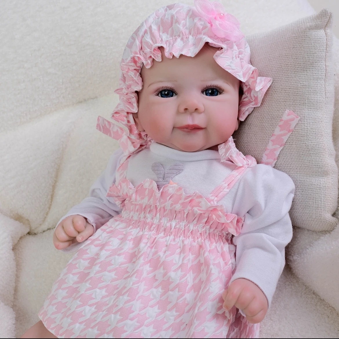 19" Realistic Reborn Baby Doll Lifelike Julietta Newborn Girl with Soft Vinyl Skin Hand-Painted Veins & Magnetic Pacifier
19" Realistic Reborn Baby Doll Lifelike Julietta Newborn Girl with Soft Vinyl Skin Hand-Painted Veins & Magnetic Pacifier