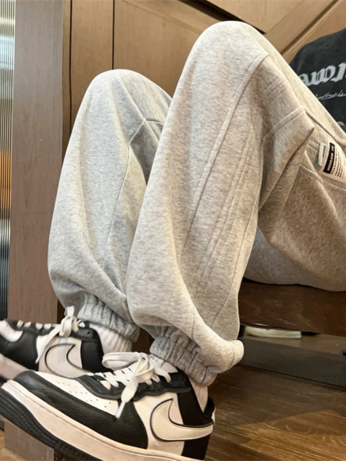 Men's Casual Pants Spring Autumn Sle American Retro Heavyweight Sweatpants Loose Fit Sports Trousers Faionable Straight Leg
Men's Casual Pants Spring Autumn Sle American Retro Heavyweight Sweatpants Loose Fit Sports Trousers Faionable Straight Leg