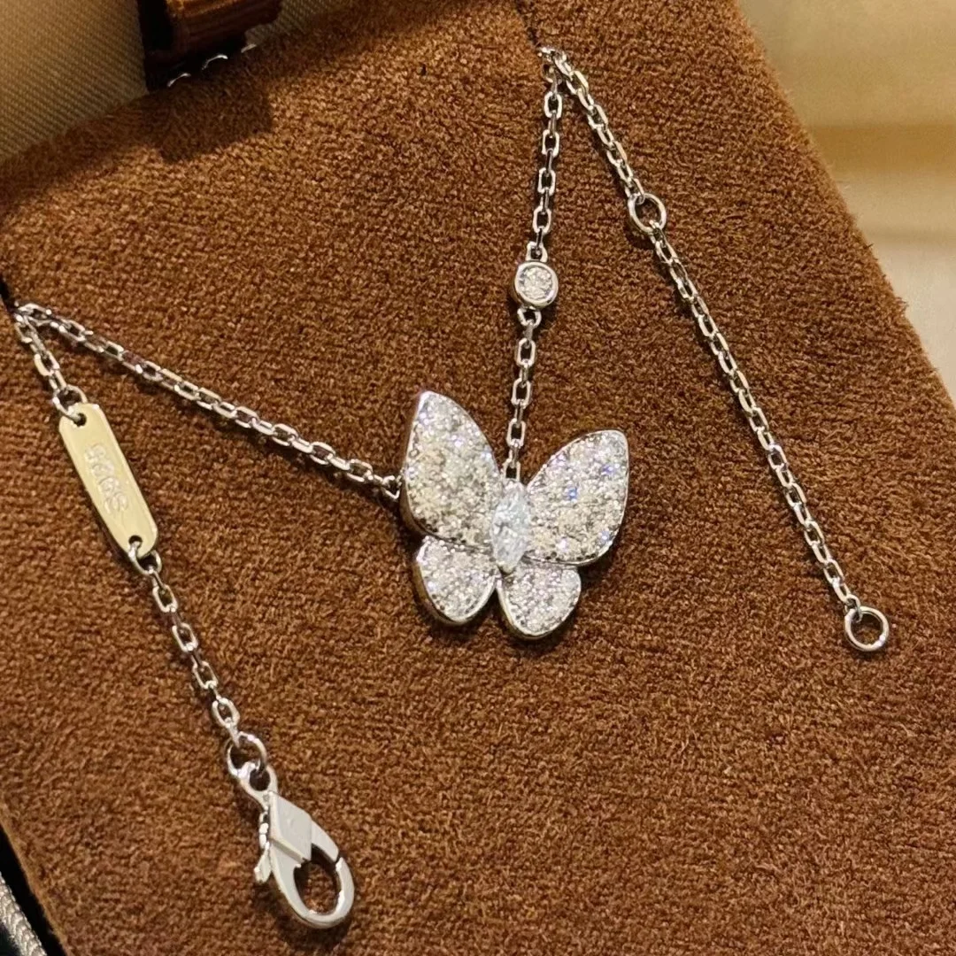 Brilliant Butterfly Shadow 925 Silver Necklace Inlaid with High Carbon Diamonds 18K White Gold Plated Top notch Quality Drop
Brilliant Butterfly Shadow 925 Silver Necklace Inlaid with High Carbon Diamonds 18K White Gold Plated Top notch Quality Drop