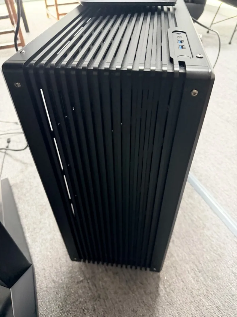 Split Tower Water-cooled Desktop Side Transparent Aluminum Alloy Computer Case, All Aluminum,
Split Tower Water-cooled Desktop Side Transparent Aluminum Alloy Computer Case, All Aluminum,