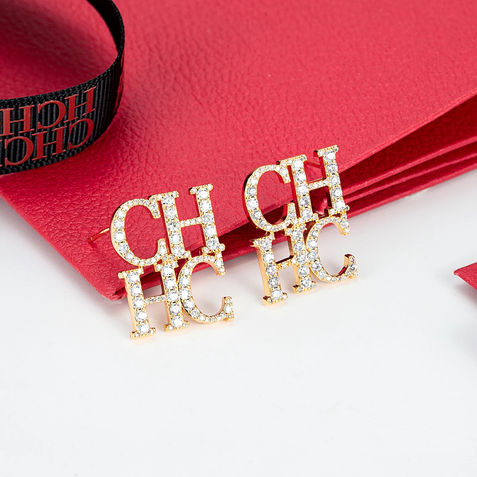 CHILINCHNENA Fashionable, elegant, classic and light luxury style women's luxurious festival and birthday gift earrings
CHILINCHNENA Fashionable, elegant, classic and light luxury style women's luxurious festival and birthday gift earrings