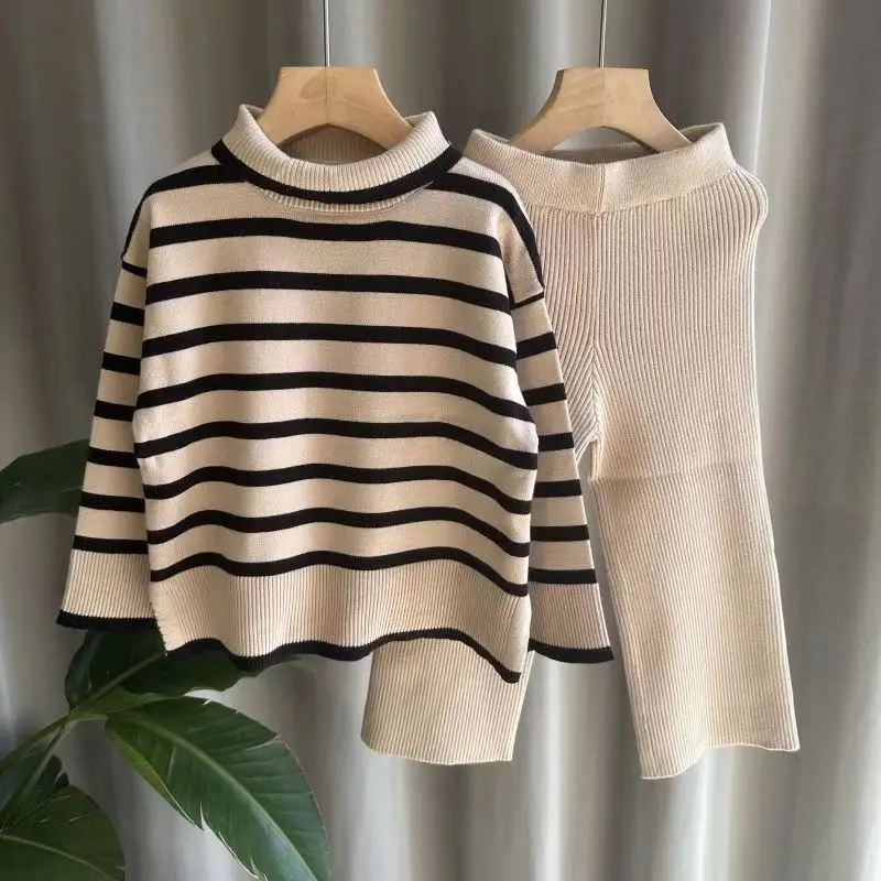 Autumn and Winter Girls' Clothing Set New Children's Pullover Sweater Pants Two piece Set Baby High Neck Sweater Suit 2-7Y
Autumn and Winter Girls' Clothing Set New Children's Pullover Sweater Pants Two piece Set Baby High Neck Sweater Suit 2-7Y