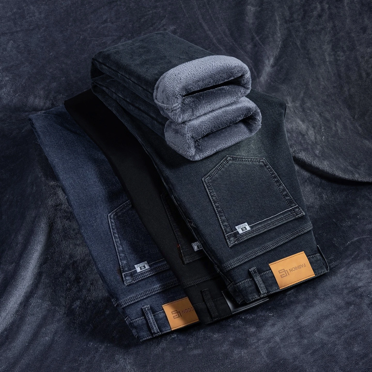 Зимние мужские флисовые джинсы прямого кроя, ностальгические синие бархатные свободные джинсовые брюки с теплой подкладкой, девять дюймов, брендовые мужские деловые брюки
Зимние мужские флисовые джинсы прямого кроя, ностальгические синие бархатные свободные джинсовые брюки с теплой подкладкой, девять дюймов, брендовые мужские деловые брюки