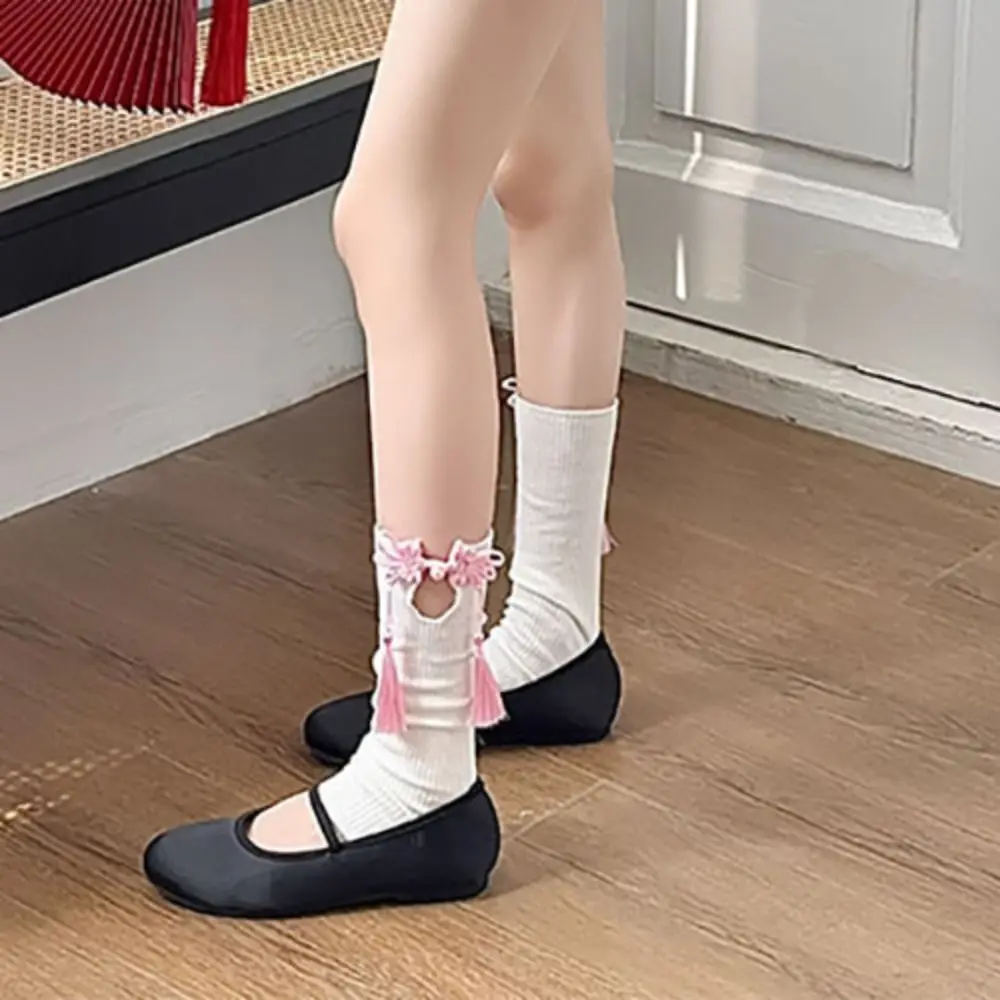 Fashion Chinese Hanfu Style Buckle Tassel Leg Socks Mid Tube New Year Leg Covers Footcover Hollow Out Long Stockings JK
Fashion Chinese Hanfu Style Buckle Tassel Leg Socks Mid Tube New Year Leg Covers Footcover Hollow Out Long Stockings JK