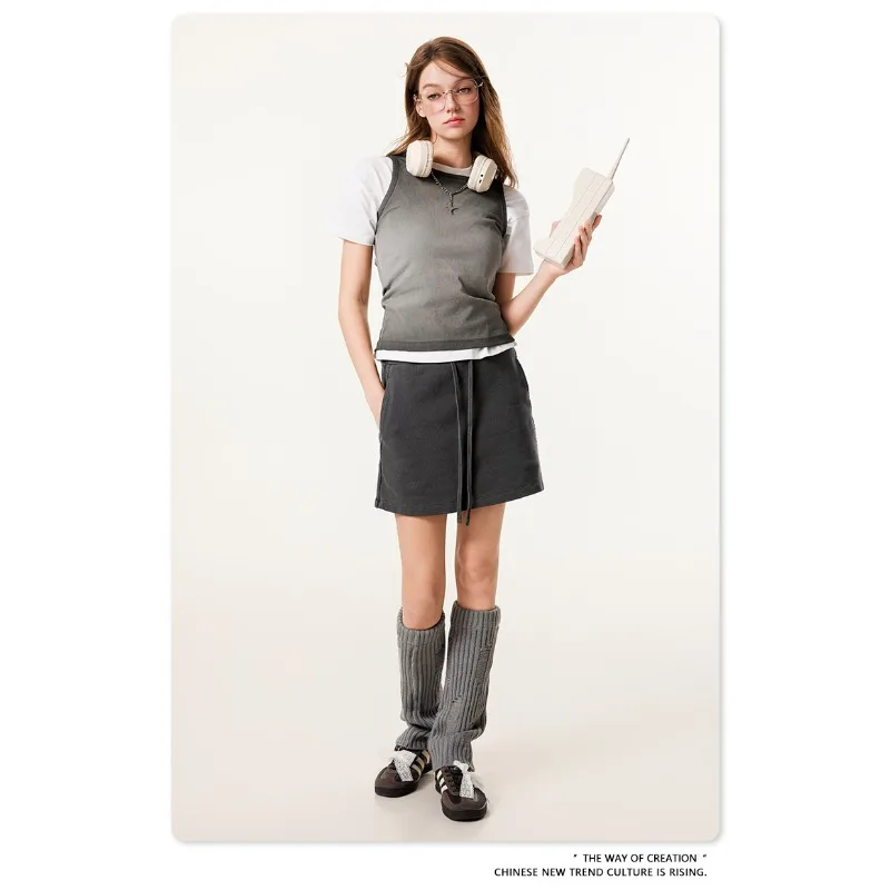 2025 Summer Short Skirt American Casual Simple High Waist A-line Skirt Sports Halter Spice Girls Package Hip Skirt
2025 Summer Short Skirt American Casual Simple High Waist A-line Skirt Sports Halter Spice Girls Package Hip Skirt
