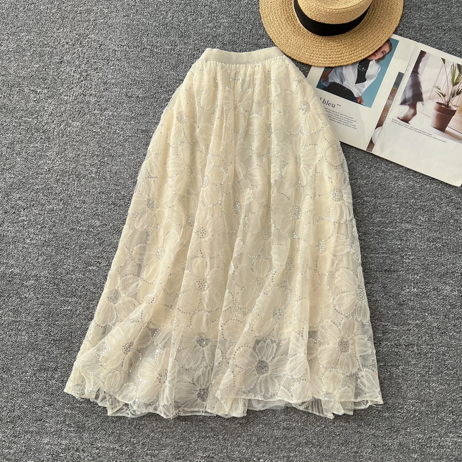 Basics Floral Embroidered Vintage Sequins High Waist Chic Fairycore Skirt French Fashion Streetwear High Street Autumn Clothing
Basics Floral Embroidered Vintage Sequins High Waist Chic Fairycore Skirt French Fashion Streetwear High Street Autumn Clothing