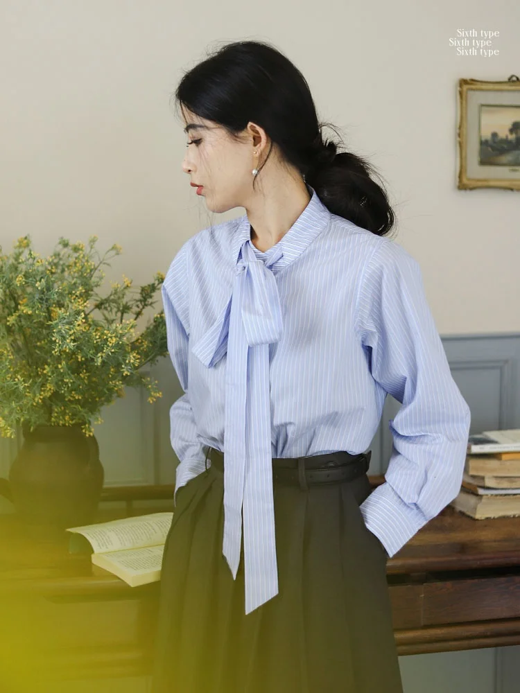 Синяя полосатая женская рубашка из чистого хлопка с поясом-завязкой, свободного кроя, с длинными рукавами, круглым вырезом, в стиле колледж-мода
Синяя полосатая женская рубашка из чистого хлопка с поясом-завязкой, свободного кроя, с длинными рукавами, круглым вырезом, в стиле колледж-мода