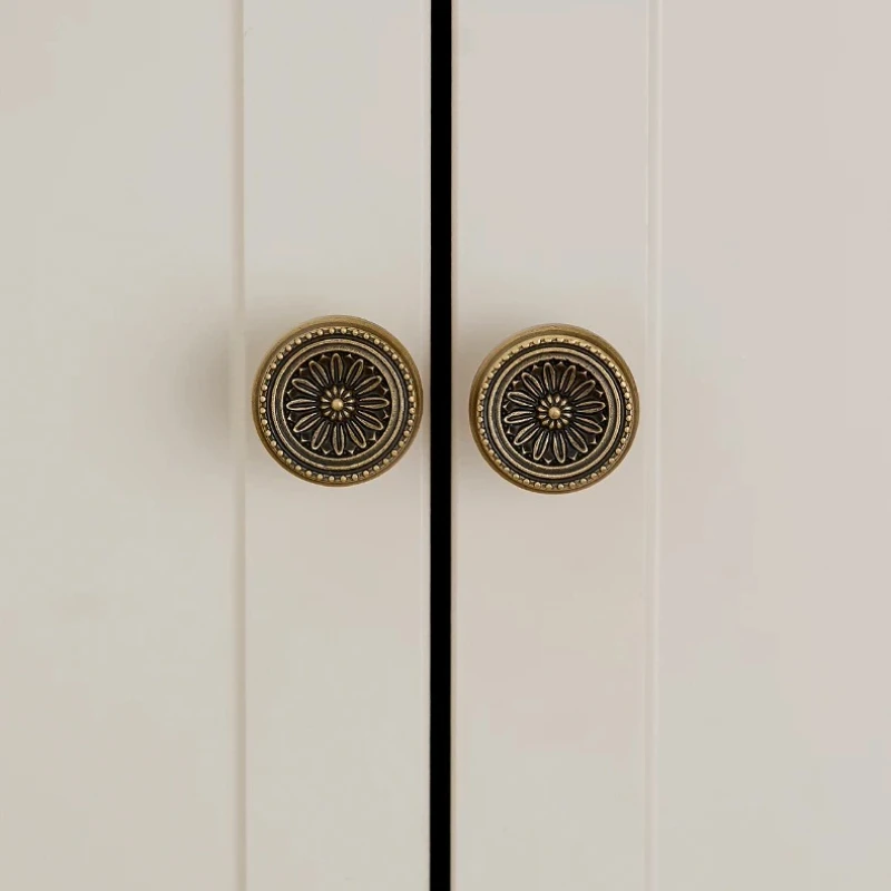 Brass Furniture French Cabinet Door Drawer Wardrobe Door Shoe Retro Style Antique Copper Hardware Single Hole Cabinet Handle
Brass Furniture French Cabinet Door Drawer Wardrobe Door Shoe Retro Style Antique Copper Hardware Single Hole Cabinet Handle