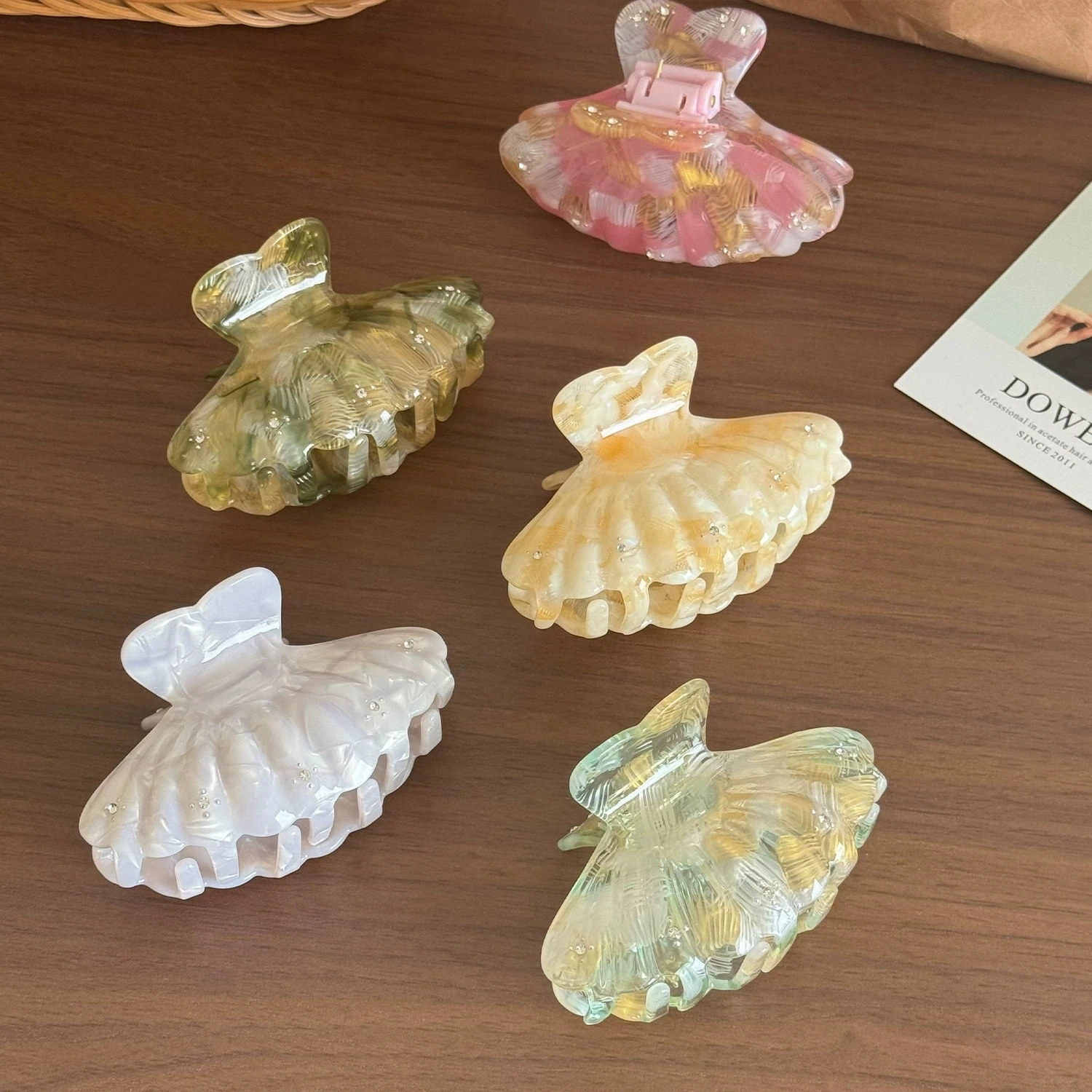 Korean Cute Shell Shaped Acetate Hair Claw Clips for Women Exquisite Shark Clips Versatile Hair Accessories Hair Barrettes
Korean Cute Shell Shaped Acetate Hair Claw Clips for Women Exquisite Shark Clips Versatile Hair Accessories Hair Barrettes