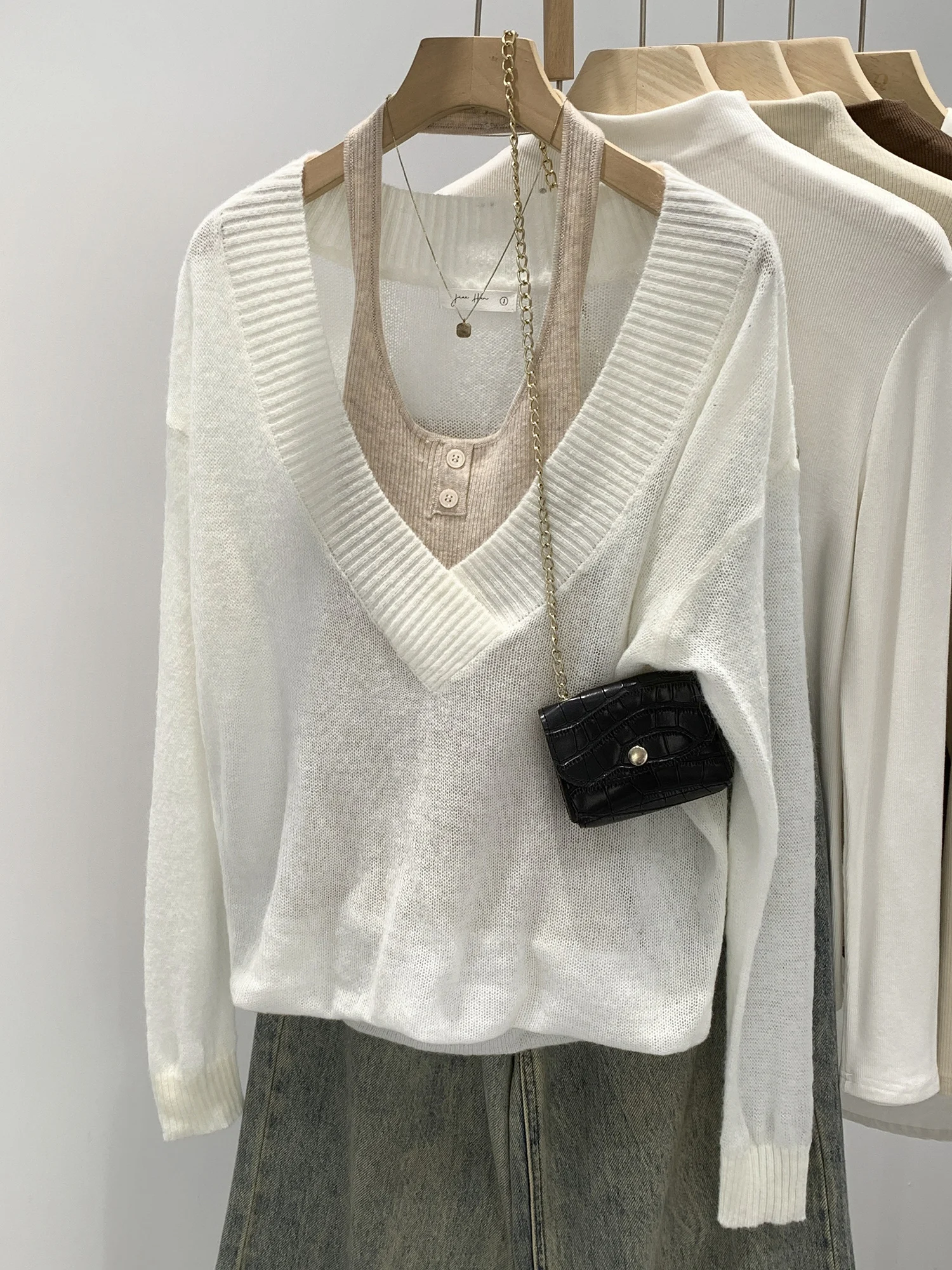 Elegant Knitted Neckline Top Women's Base Shirt Small Upper Autumn Winter New Style Commute Style Regular Fit Medium Softness
Elegant Knitted Neckline Top Women's Base Shirt Small Upper Autumn Winter New Style Commute Style Regular Fit Medium Softness