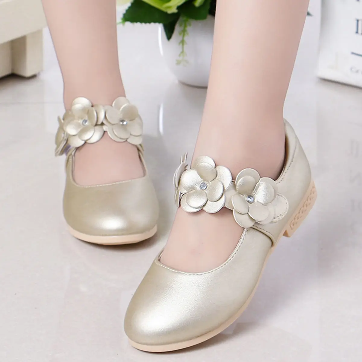 1Pair Adorable Kids Shoes Golden Eu28 Uk10.5 Stylish Breathable Soft Sole Comfortable Daily Walking Kids Shoes
1Pair Adorable Kids Shoes Golden Eu28 Uk10.5 Stylish Breathable Soft Sole Comfortable Daily Walking Kids Shoes