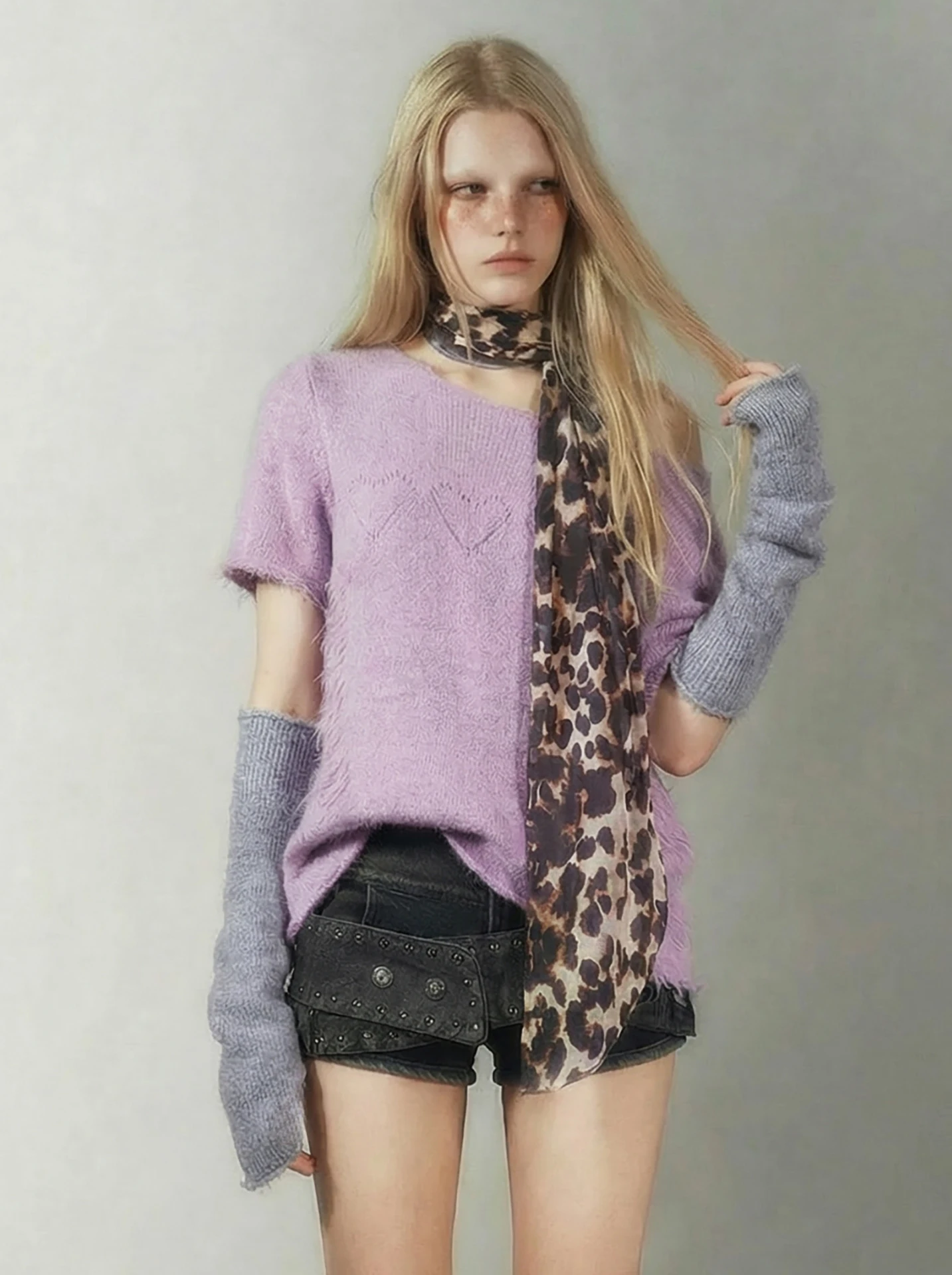 Модный женский свитер Emoha Original Purple Design: мягкий, уютный, вязаный, однотонный, в стиле Y2K Punk, с эффектом потертости, для осенней моды
Модный женский свитер Emoha Original Purple Design: мягкий, уютный, вязаный, однотонный, в стиле Y2K Punk, с эффектом потертости, для осенней моды