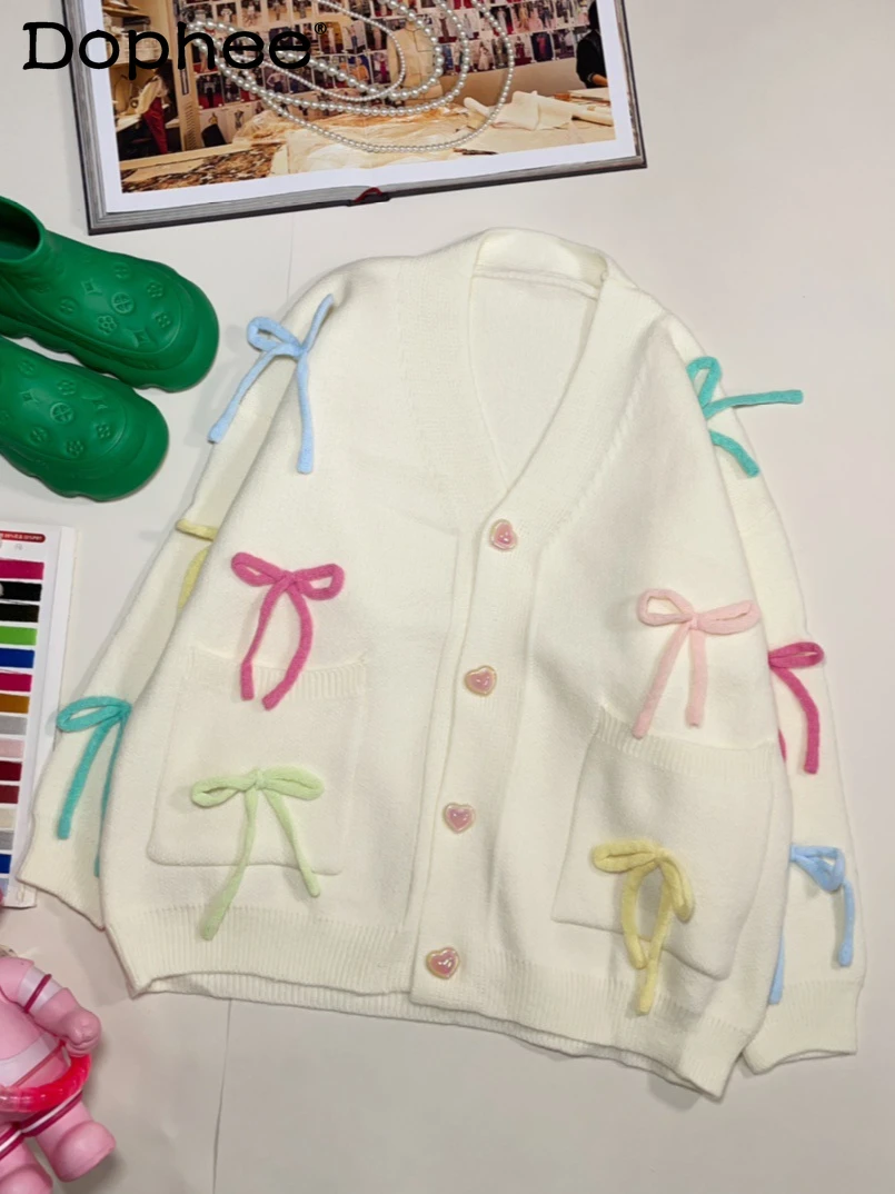 Sweet Girl Color Three-dimensional Bow Design Loose Sweater Cardigan 2024 Autumn Winter New V Neck Long Sleeve Knitted Coats
Sweet Girl Color Three-dimensional Bow Design Loose Sweater Cardigan 2024 Autumn Winter New V Neck Long Sleeve Knitted Coats