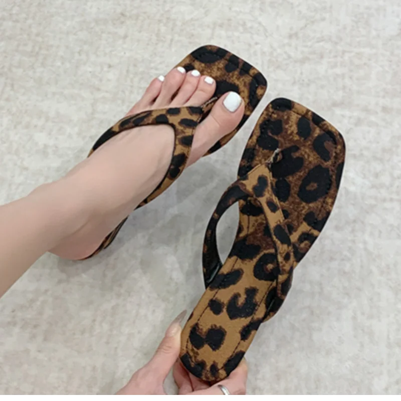 Women Summer Square Toe Flip Flops Rubber Sole Non-slip Comfortable Heel Fashionable Elegant Sandal Daily Versatile Sexy Slipper
Women Summer Square Toe Flip Flops Rubber Sole Non-slip Comfortable Heel Fashionable Elegant Sandal Daily Versatile Sexy Slipper
