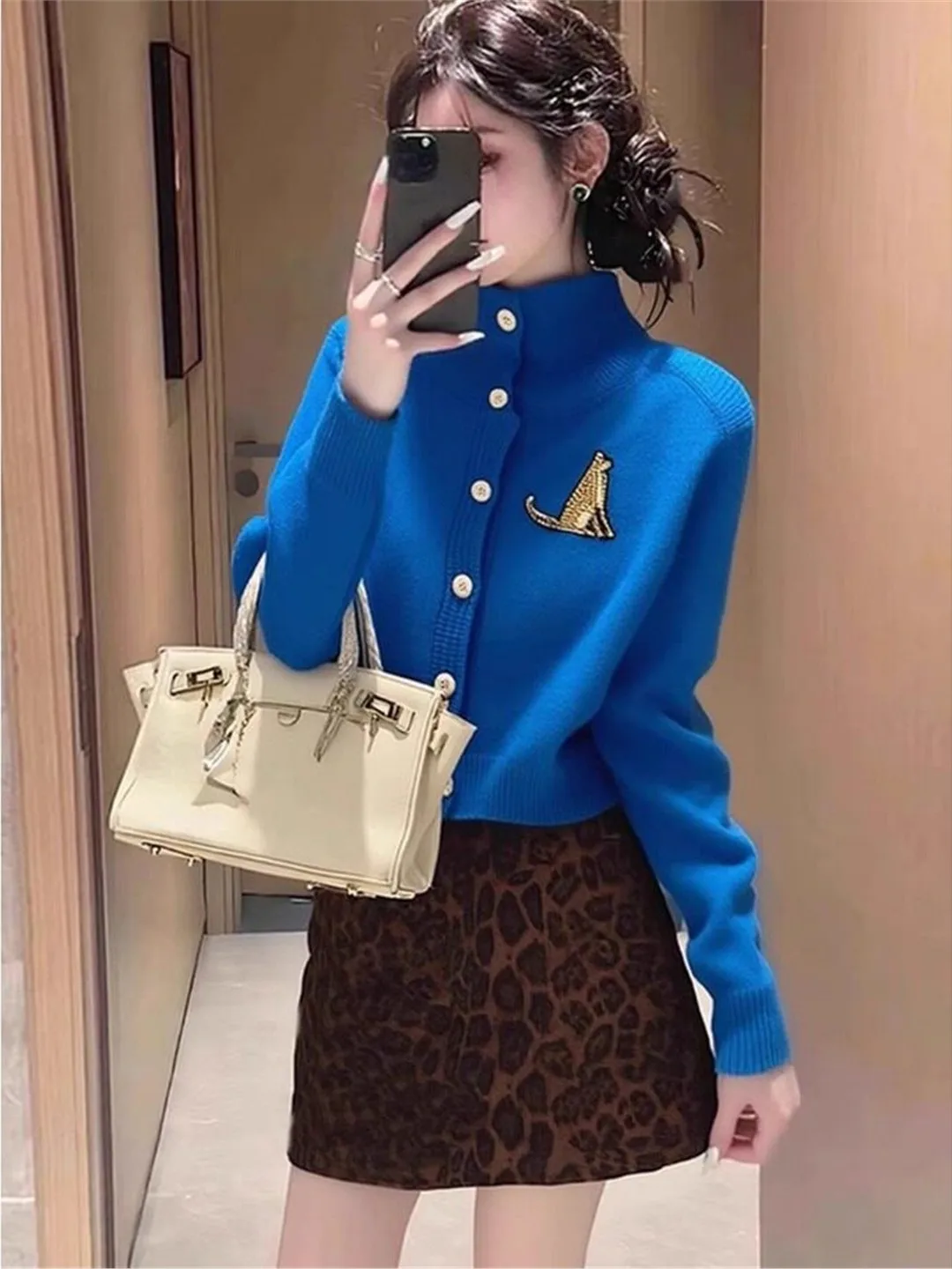 Oule Klein Blue High Collar Knitted Sweater Coat Women's Autumn Winter Loose Warmth Feeling Knit Open Cardigan Top
Oule Klein Blue High Collar Knitted Sweater Coat Women's Autumn Winter Loose Warmth Feeling Knit Open Cardigan Top