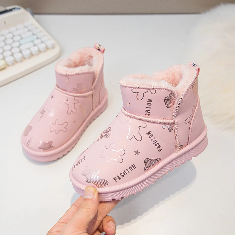 Новые детские модные зимние сапоги с принтом для мальчиков и девочек, теплые ботинки на кашемировой подкладке, нескользящая уличная обувь, детские повседневные ботинки 2025 г.
Новые детские модные зимние сапоги с принтом для мальчиков и девочек, теплые ботинки на кашемировой подкладке, нескользящая уличная обувь, детские повседневные ботинки 2025 г.