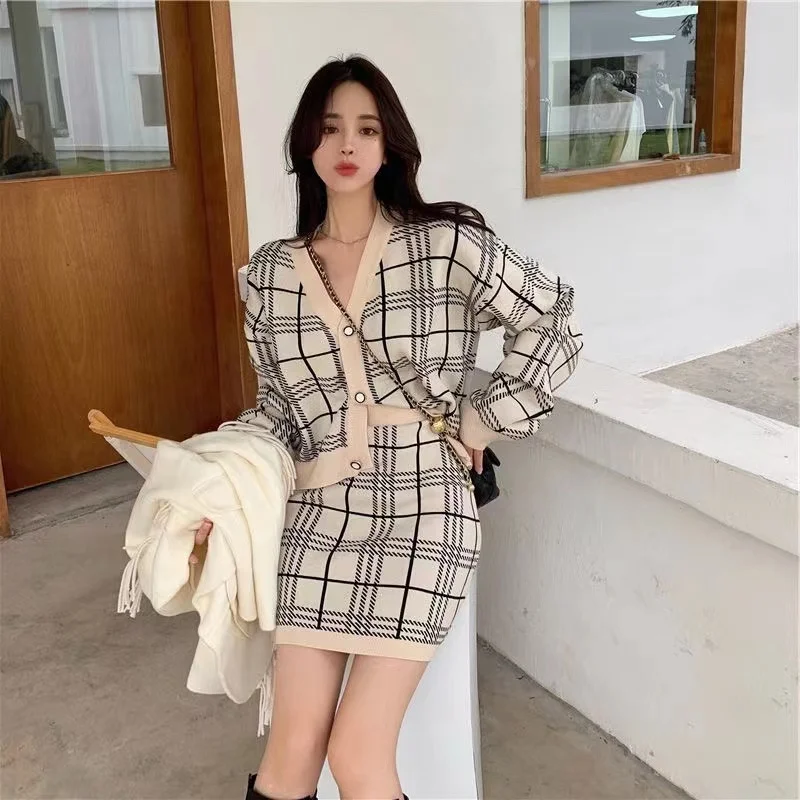 Sweet Hot Girl Casual Suit Women's Autumn Plaid Knitted Cardigan Hip Wrap Mini Skirt Two-piece Set Fashion Female Clothes
Sweet Hot Girl Casual Suit Women's Autumn Plaid Knitted Cardigan Hip Wrap Mini Skirt Two-piece Set Fashion Female Clothes
