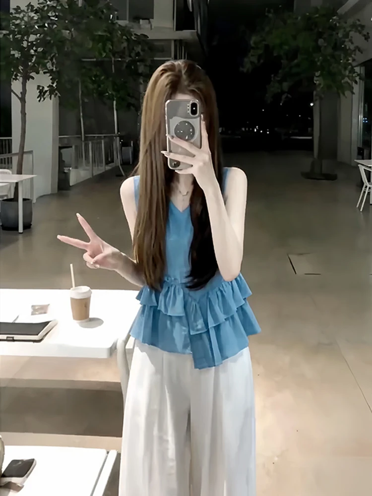 Unique Beautiful Klein Blue Sleeveless Top And Straight Leg Jeans Women's Fashion Set Casual Comfortable High Waist V-Neck
Unique Beautiful Klein Blue Sleeveless Top And Straight Leg Jeans Women's Fashion Set Casual Comfortable High Waist V-Neck
