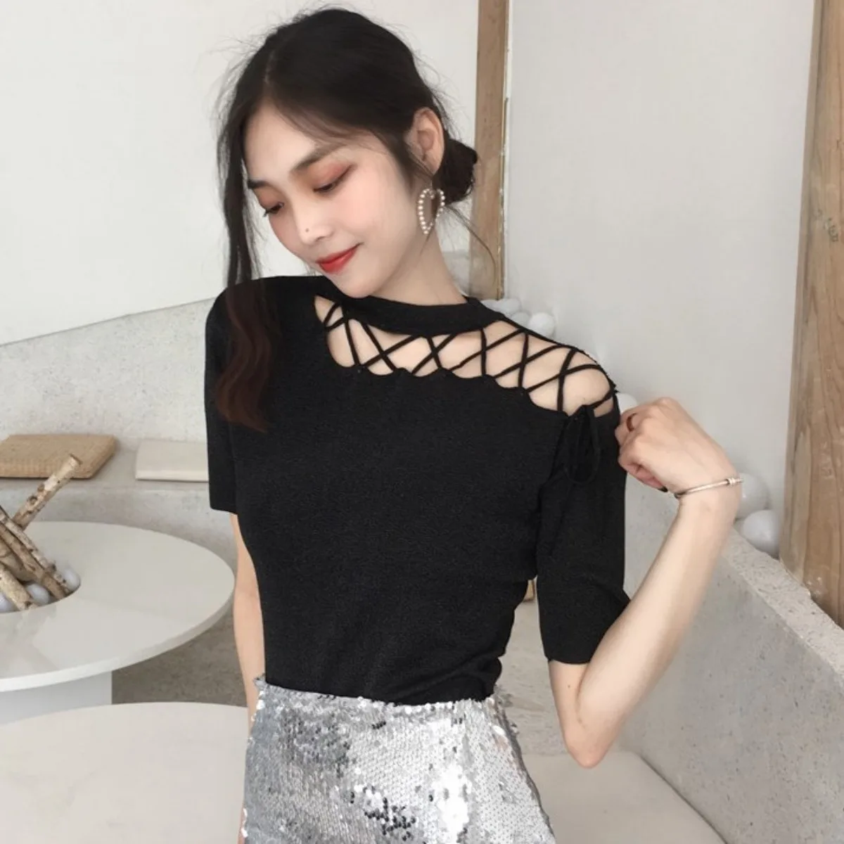 2025 Summer New Women Fashion Hollow Out Knit T-Shirts Lady Korean Chic Solid O-Neck Short Sleeve Tops Simple Daily Joker Tees
2025 Summer New Women Fashion Hollow Out Knit T-Shirts Lady Korean Chic Solid O-Neck Short Sleeve Tops Simple Daily Joker Tees