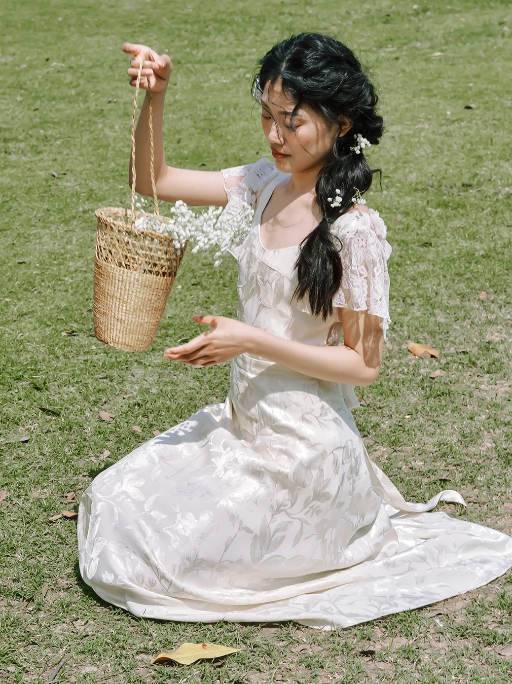 Новая модель: Атласная юбка-миди А-силуэта с кружевом ручной работы и цветочным узором в стиле Версаль, с пышной юбкой и завышенной талией
Новая модель: Атласная юбка-миди А-силуэта с кружевом ручной работы и цветочным узором в стиле Версаль, с пышной юбкой и завышенной талией