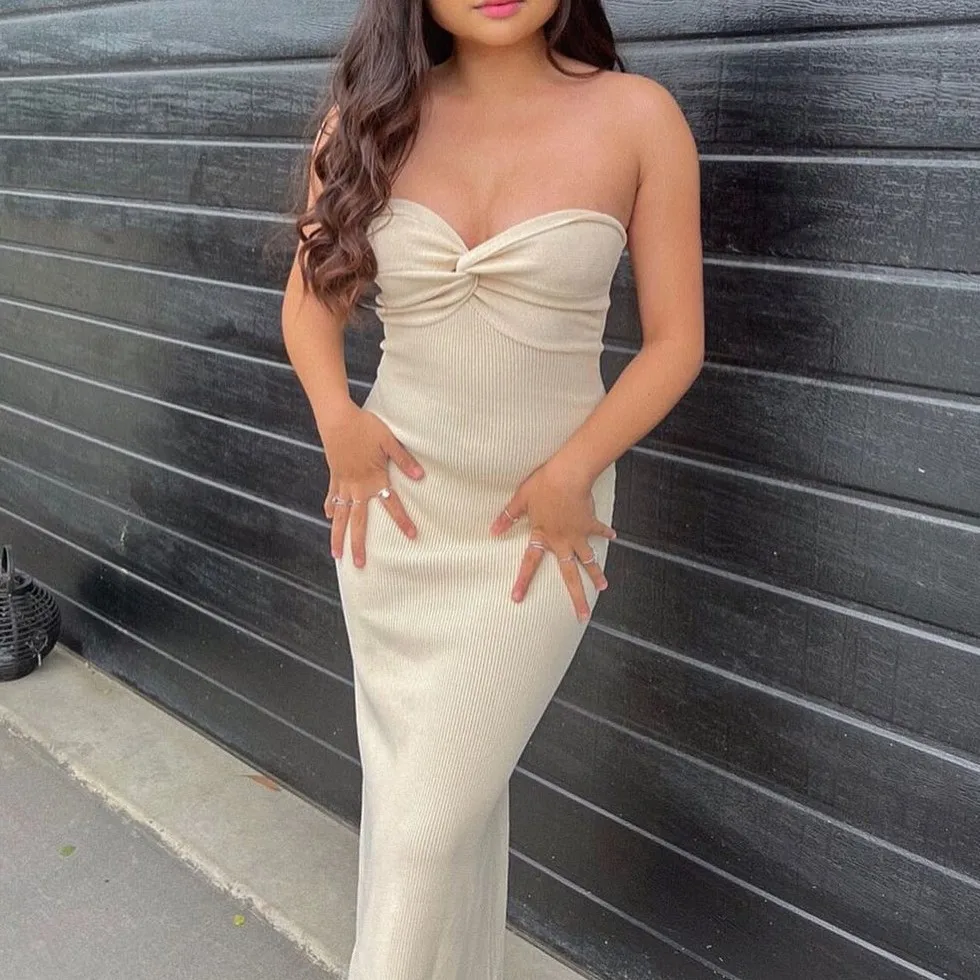 Elegant Sexy Summer Women Slim Dress Solid Color Cross Off Shoulder Design Knit Versatile Elegant Cocktail Long Dress
Elegant Sexy Summer Women Slim Dress Solid Color Cross Off Shoulder Design Knit Versatile Elegant Cocktail Long Dress