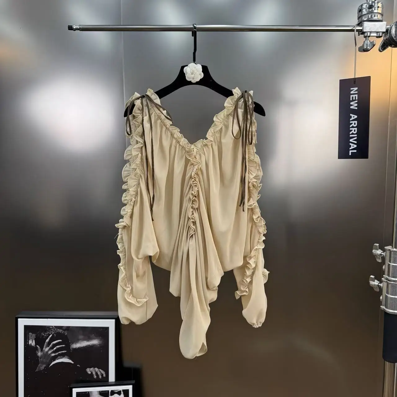 2025 Autumn Versatile Slim-Fit Patchwork V-Neck Off-Shoulder Long-Sleeve Ruffled Chiffon Top-French Style
2025 Autumn Versatile Slim-Fit Patchwork V-Neck Off-Shoulder Long-Sleeve Ruffled Chiffon Top-French Style