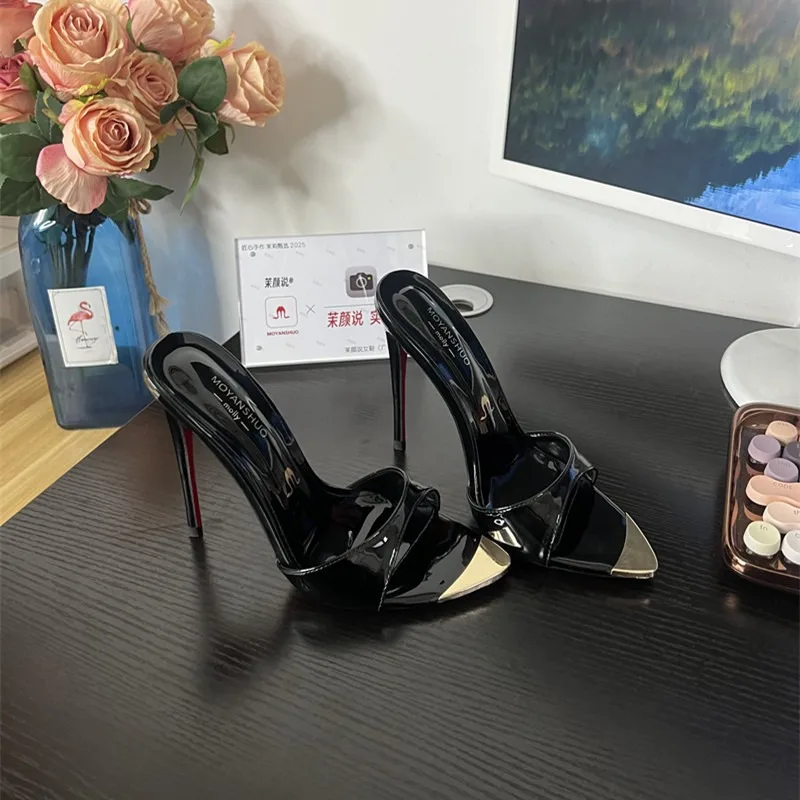 Black upgraded fashion sandals with metal toe exposed 12cm thin heel and a straight line for wearing, half drag super high heels
Black upgraded fashion sandals with metal toe exposed 12cm thin heel and a straight line for wearing, half drag super high heels
