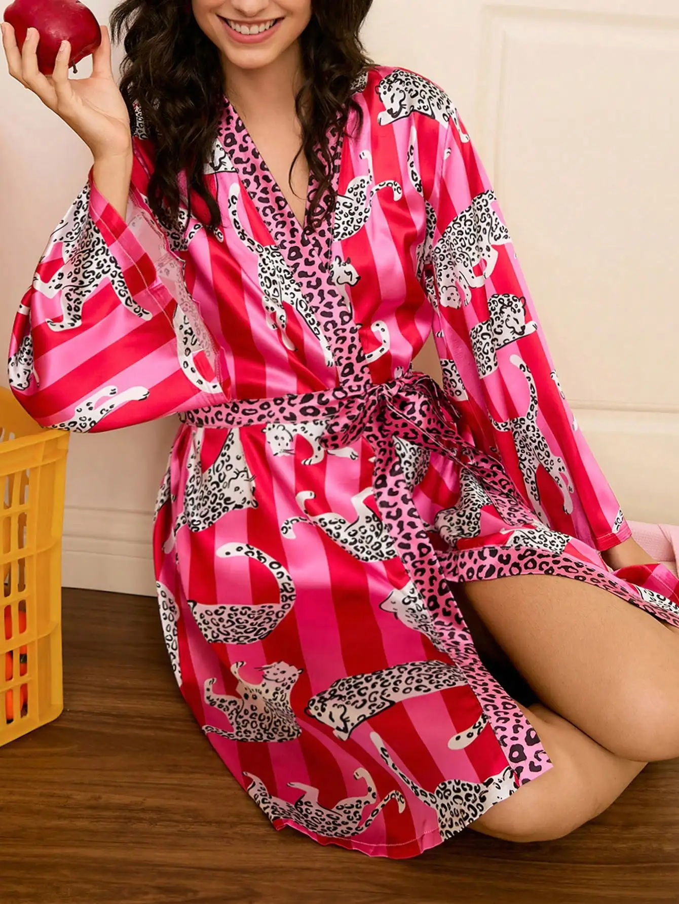 Women's Loose Satin Robe with Leopard & Stripe Print, V-Neck Tie-Waist Design
Women's Loose Satin Robe with Leopard & Stripe Print, V-Neck Tie-Waist Design