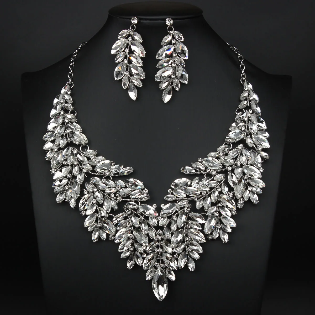 DIY accessories Cross-border Europe, America, exaggerated atmosphere, luxury, artificial crystal necklace, earrings set, female
DIY accessories Cross-border Europe, America, exaggerated atmosphere, luxury, artificial crystal necklace, earrings set, female