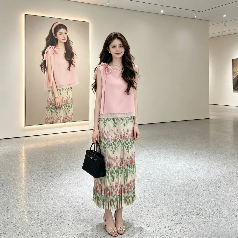 Miyake Pleated 2026 Early Summer Super Cute Pink Sleeveless Top and Floral Pleated Skirt Women's Relaxed Two-Piece Set Pleat
Miyake Pleated 2026 Early Summer Super Cute Pink Sleeveless Top and Floral Pleated Skirt Women's Relaxed Two-Piece Set Pleat