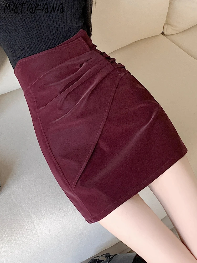 Matakawa юбки из искусственной кожи женские однотонные осенне-зимние нерегулярные сексуальные мини-юбки с высокой талией корейская мода простые базовые Faldas Mujer
Matakawa юбки из искусственной кожи женские однотонные осенне-зимние нерегулярные сексуальные мини-юбки с высокой талией корейская мода простые базовые Faldas Mujer
