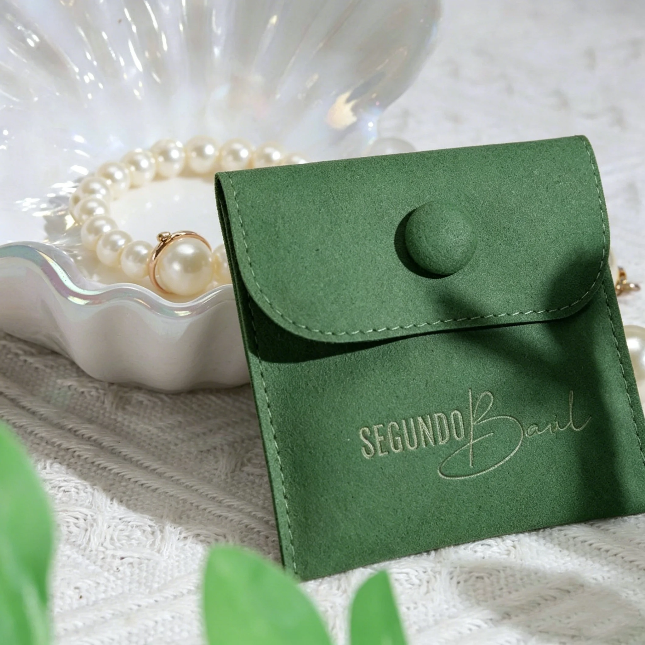 SheepSew 50pcs Custom Logo Printed Snap Ivory Suede Jewelry Earring Microfiber Bag With Insert Pad Ring Suede Microfiber Envelop
SheepSew 50pcs Custom Logo Printed Snap Ivory Suede Jewelry Earring Microfiber Bag With Insert Pad Ring Suede Microfiber Envelop