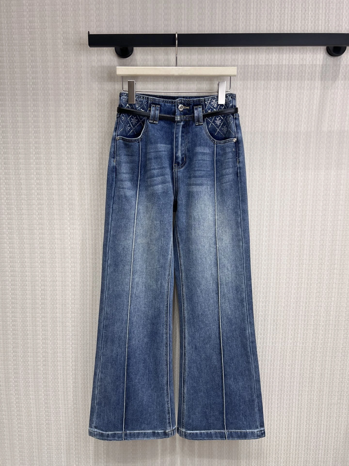 Retro High Waist Slimming Flared Denim Pants Diamond Pattern Rhinestone Women's Fashionable Versatile Ladies' Jeans
Retro High Waist Slimming Flared Denim Pants Diamond Pattern Rhinestone Women's Fashionable Versatile Ladies' Jeans