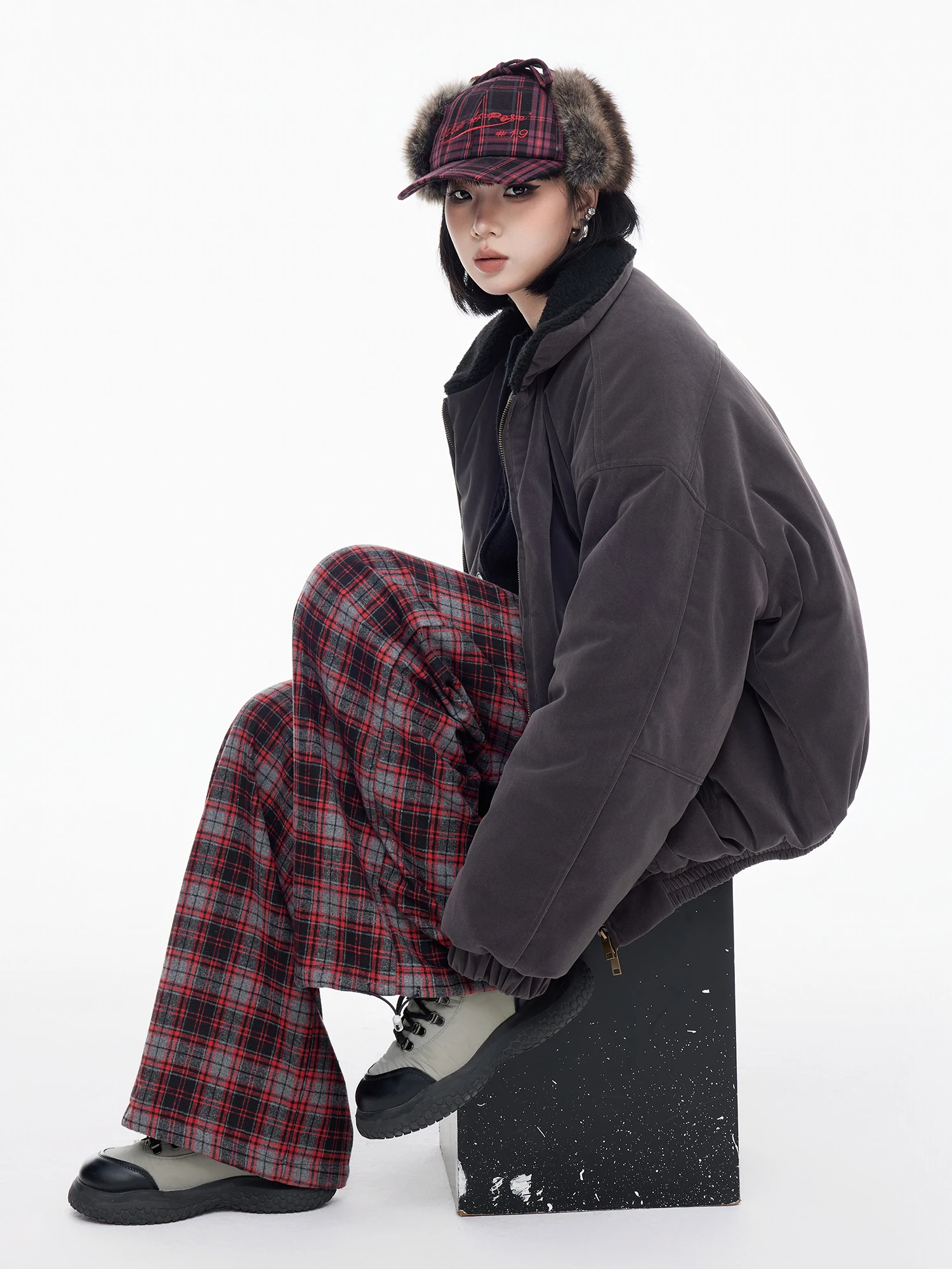 Американское ретро-пальто с цветными блоками из хлопка, утепленное, с дизайнерским акцентом, женское, осенне-зимнее, с наполнителем из полиэфирного волокна
Американское ретро-пальто с цветными блоками из хлопка, утепленное, с дизайнерским акцентом, женское, осенне-зимнее, с наполнителем из полиэфирного волокна