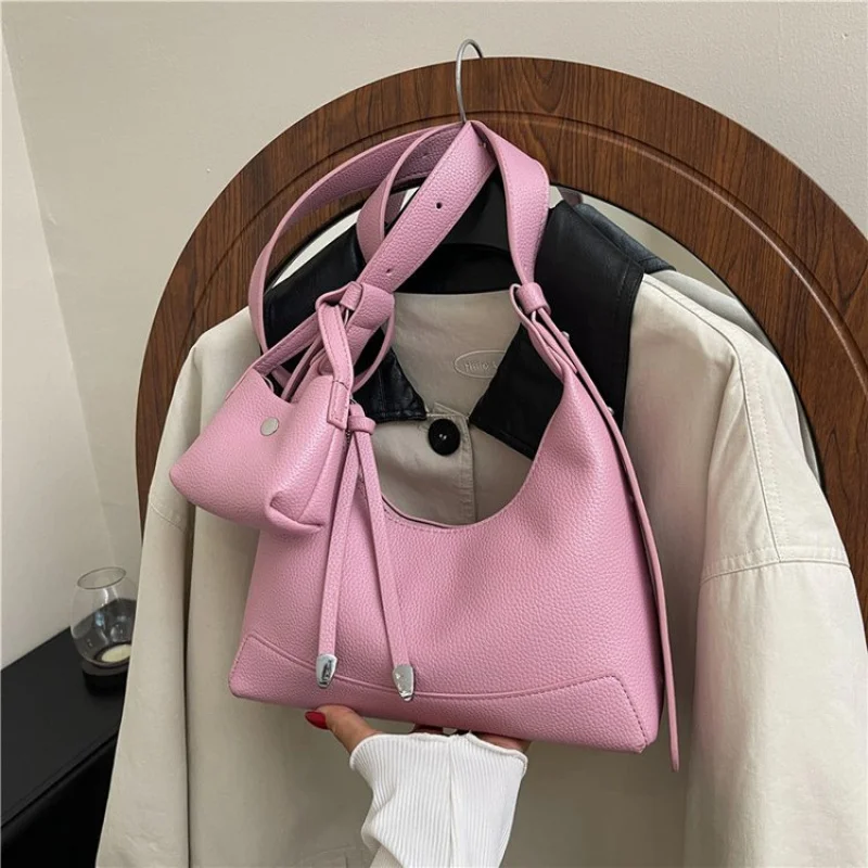 Famous Designer Leather Women's Shoulder Bag Luxury Brand Trendy Classic Elegant Artistry Elegant Vintage Daily Bag
Famous Designer Leather Women's Shoulder Bag Luxury Brand Trendy Classic Elegant Artistry Elegant Vintage Daily Bag