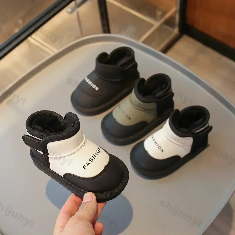 Детские зимние ботинки 2025 года, зимние новые модные детские короткие ботильоны для девочек, нескользящие толстые теплые плюшевые резиновые сапоги на меху для мальчиков
Детские зимние ботинки 2025 года, зимние новые модные детские короткие ботильоны для девочек, нескользящие толстые теплые плюшевые резиновые сапоги на меху для мальчиков