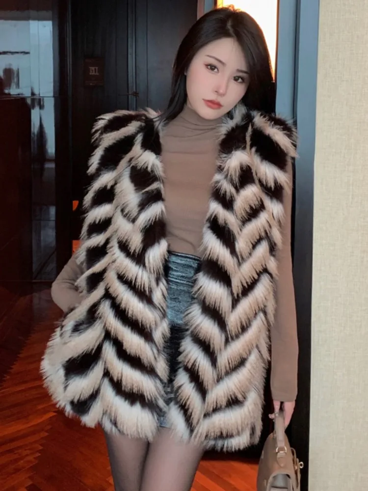 Korean Vintage New Striped Woman Faux Fur Coats Autumn Winter Casual Vest Style Short Fuzz Jacket School New Female Overcoat
Korean Vintage New Striped Woman Faux Fur Coats Autumn Winter Casual Vest Style Short Fuzz Jacket School New Female Overcoat