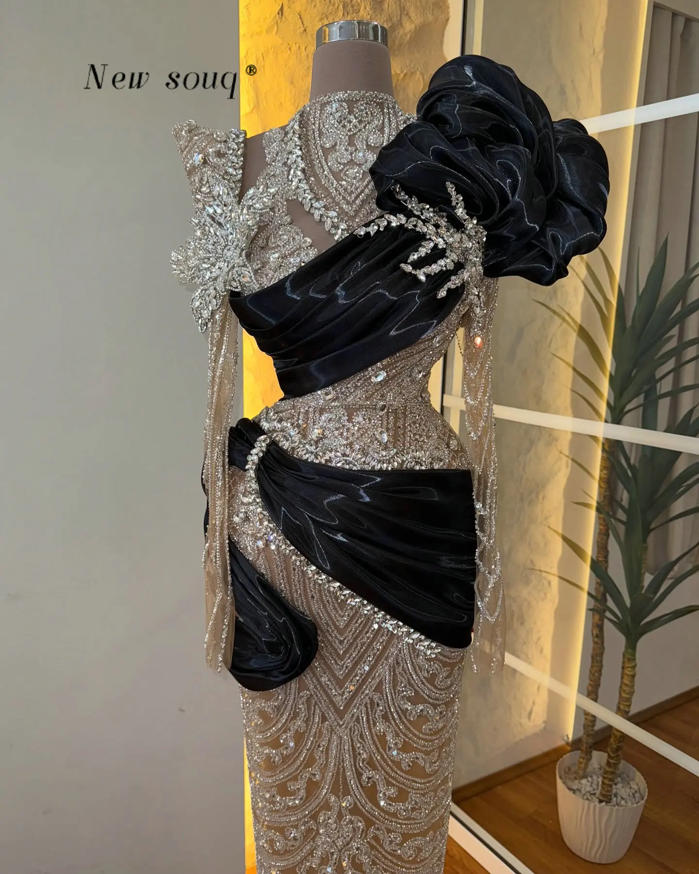 New In Black Long Sleeves Sheath Evening Dresses with Sliver Crystals Beaded Sheer Wedding Prom Gowns for Women Customized
New In Black Long Sleeves Sheath Evening Dresses with Sliver Crystals Beaded Sheer Wedding Prom Gowns for Women Customized