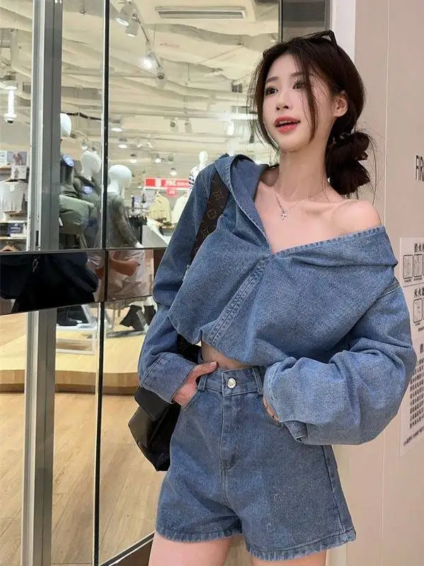 plus Size Women's Vintage Denim Shorts Set Loose Casual Slimming Top Bottoms Two-Piece Summer Outfit plus Size Fashion
plus Size Women's Vintage Denim Shorts Set Loose Casual Slimming Top Bottoms Two-Piece Summer Outfit plus Size Fashion