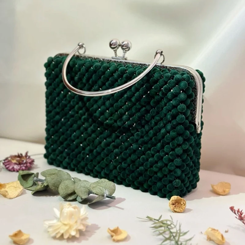Autumn and Winter Women's Bags Fashionable Niche Design Green Velvet Bead Clip Bags Banquet Banquet Ladies Handbag Wholesale
Autumn and Winter Women's Bags Fashionable Niche Design Green Velvet Bead Clip Bags Banquet Banquet Ladies Handbag Wholesale