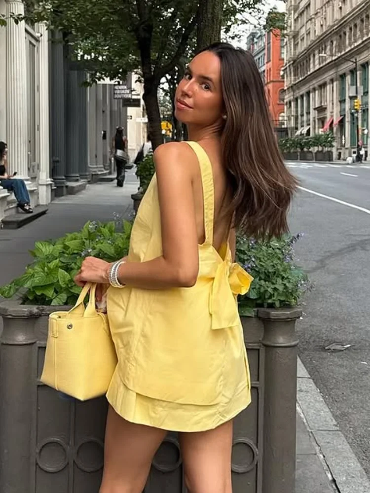 New Yellow Backless Skirt Suit Elegant Sleeveless Lace Up U Neck Loose 2-piece Set 2025 Casual Lady Fashion Summer Street Wear
New Yellow Backless Skirt Suit Elegant Sleeveless Lace Up U Neck Loose 2-piece Set 2025 Casual Lady Fashion Summer Street Wear