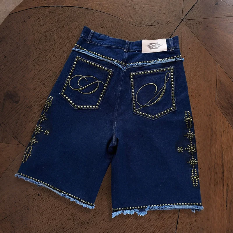 Y2K Fashion Distressed Shorts Golden Letter Embroidery High Waisted Casual Denim Shorts Men Women High Quality Trend Streetwear
Y2K Fashion Distressed Shorts Golden Letter Embroidery High Waisted Casual Denim Shorts Men Women High Quality Trend Streetwear