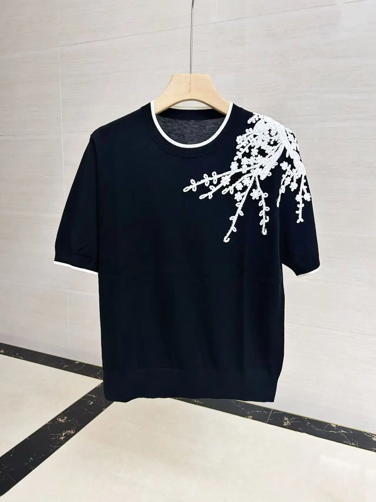 2026 Summer New Arrival: High-Quality, Stylish Women's Crew-Neck Knit Sweater with Intricate Heavy Embroidery
2026 Summer New Arrival: High-Quality, Stylish Women's Crew-Neck Knit Sweater with Intricate Heavy Embroidery