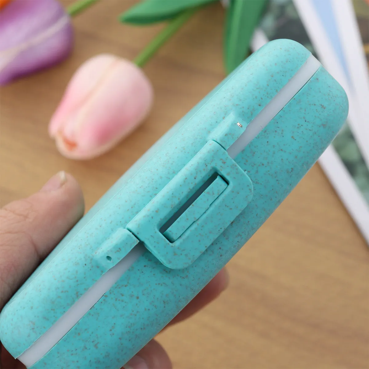 1Pcs Portable Travel Pill Box 6 Grid Waterproof Medicine Storage Organizer Case Small Carry Container for Daily Use and Chewing
1Pcs Portable Travel Pill Box 6 Grid Waterproof Medicine Storage Organizer Case Small Carry Container for Daily Use and Chewing