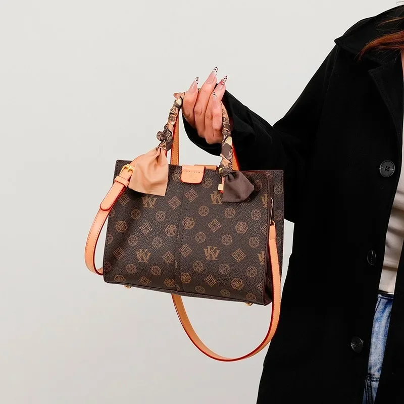 Premium Women's Leather Shoulder Bag Elegant Crossbody Handbag Ladies Tote Purse Luxury Brand Designer Messenger Bag
Premium Women's Leather Shoulder Bag Elegant Crossbody Handbag Ladies Tote Purse Luxury Brand Designer Messenger Bag