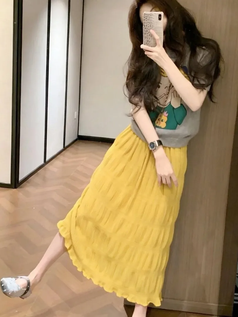 Summer Fashion High-End Tea System Korean Style Women's Half Skirt Set Short Sleeve round Neck T-Shirt Loose Fit Casual Wear
Summer Fashion High-End Tea System Korean Style Women's Half Skirt Set Short Sleeve round Neck T-Shirt Loose Fit Casual Wear