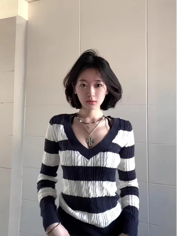 Женский вязаный свитер больших размеров с V-образным вырезом, в полоску, с длинными рукавами, мягкий, облегающий, для ранней осени, можно носить как базовый слой
Женский вязаный свитер больших размеров с V-образным вырезом, в полоску, с длинными рукавами, мягкий, облегающий, для ранней осени, можно носить как базовый слой