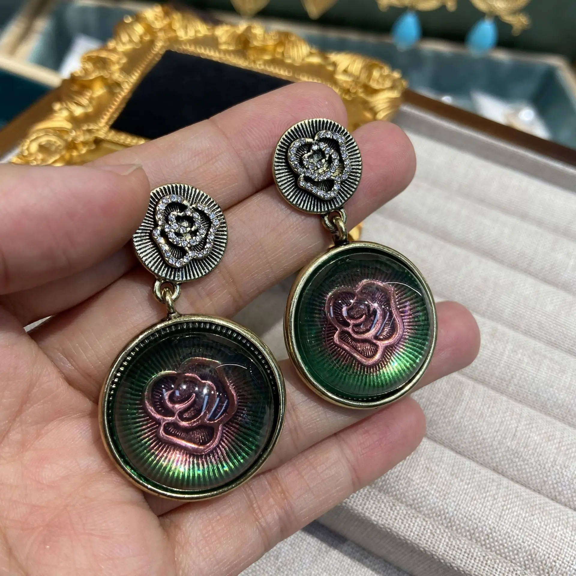 vintage earrings flower half ball round drop pendant earrings for women 2025 new fashion jewelry gift
vintage earrings flower half ball round drop pendant earrings for women 2025 new fashion jewelry gift