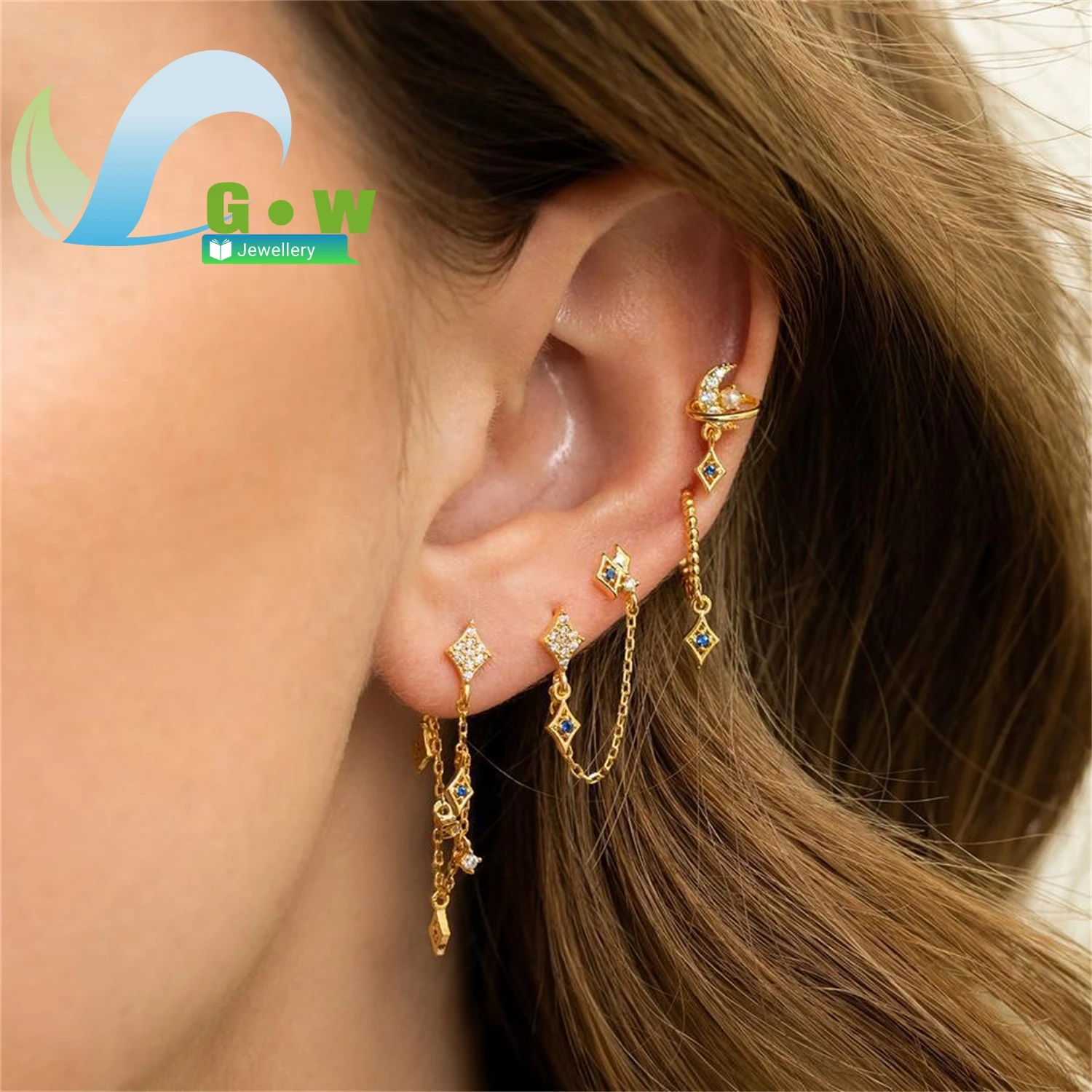 Набор серег-подвесок в европейско-американском стиле из серебра S925 с ромбовидной инкрустацией и темно-синим цирконием высокого качества для женщин
Набор серег-подвесок в европейско-американском стиле из серебра S925 с ромбовидной инкрустацией и темно-синим цирконием высокого качества для женщин