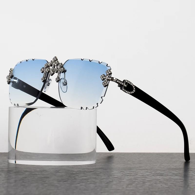 2025 Fashion Square Rimless Sunglasses Cross Diamond Metal Frame For Women Luxury Eyewear Cut Lens UV400 Shades Sun Glasses 
2025 Fashion Square Rimless Sunglasses Cross Diamond Metal Frame For Women Luxury Eyewear Cut Lens UV400 Shades Sun Glasses